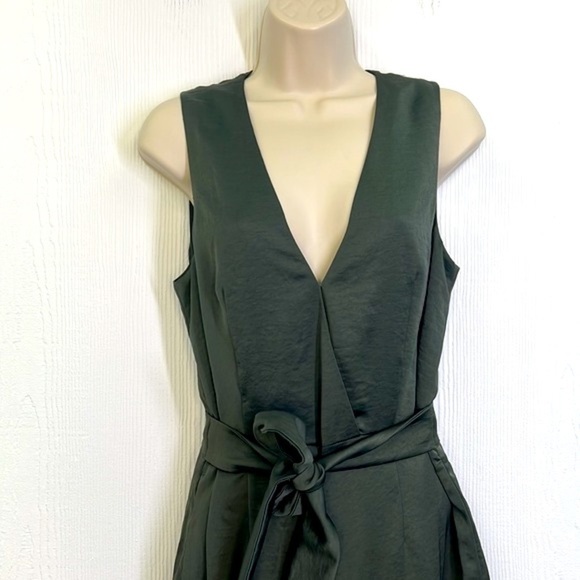 H&M - Dark Khaki Green Ankle Length Sleeveless Jumpsuit 100 % Polyester SZ 6 - Picture 3 of 12